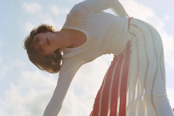 AldousHarding_201911-Pressshot20192_Clare-Shilland_1 Eventbild